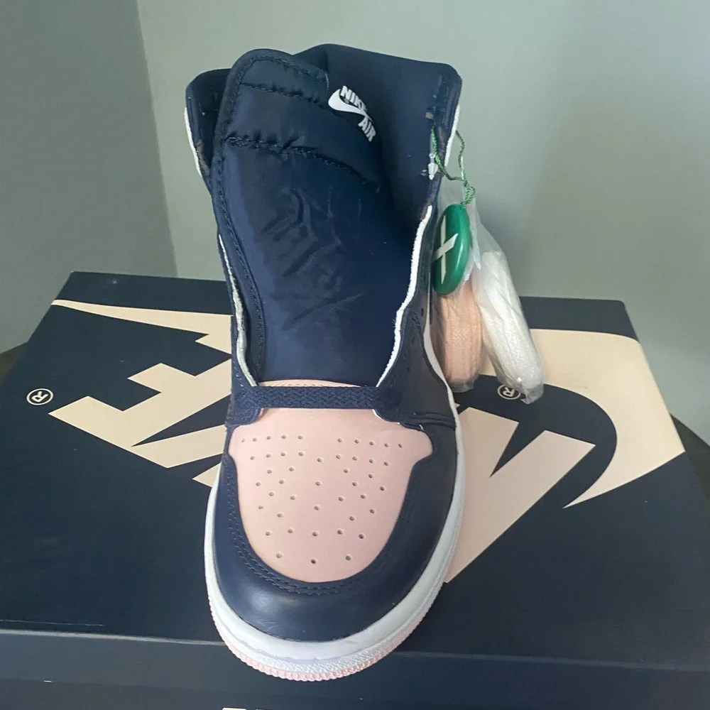 NWT Nike Women's Jordan 1 Retro High OG - Atmosphere, 7.5 - Picture 8 of 16